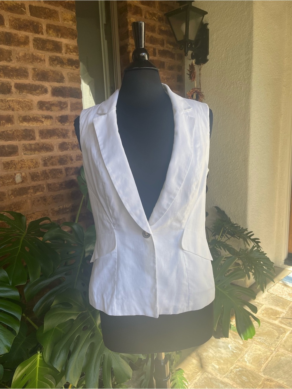 White House Black Market White Sleeveless Tailored Vest